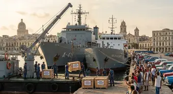 Buques de la Armada de México atracados en el puerto de La Habana con ayuda humanitaria