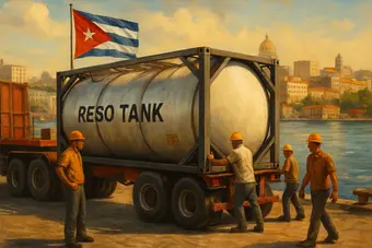 Contenedores isotanque de combustible en un puerto cubano
