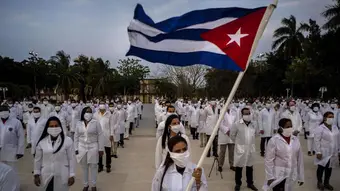 Cuban doctors in Mexico waving flags of both nations