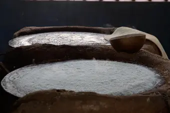 Artisanal casabe (cassava bread) production. Photo: Luisovalles/Wikimedia Commons, CC BY-SA 4.0