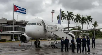Avión de deportación en el Aeropuerto José Martí de La Habana, Cuba