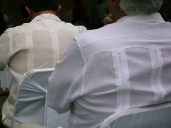 Traditional guayaberas with their characteristic pockets and pleats. Photo: Maurice Marcellin/Wikimedia Commons (CC BY-SA 3.0)